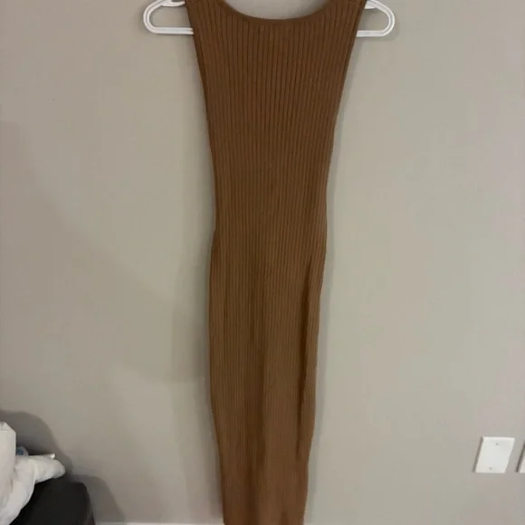 Good American Belted Body Dress in Taupe - Picture 7 of 7